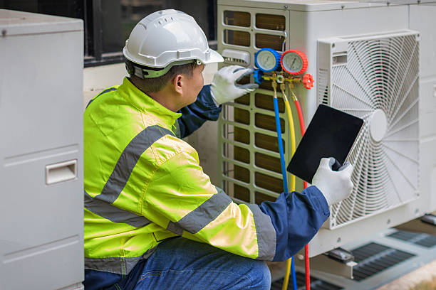 Professional Hvac technician working in Warrington, FL